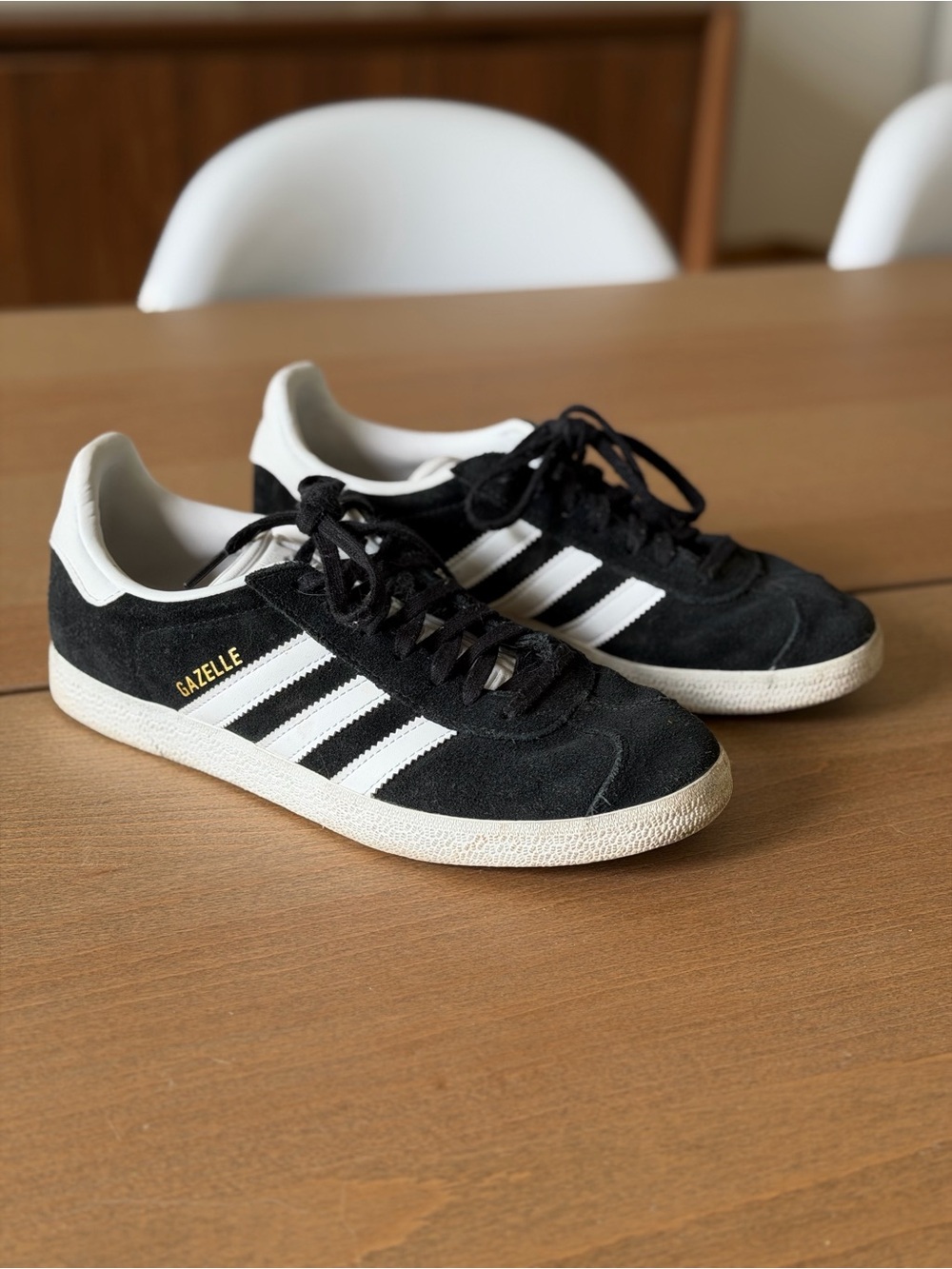 Adidas Dark Navy Suede Gazelle Sneakers with White Stripes US 7 Mens